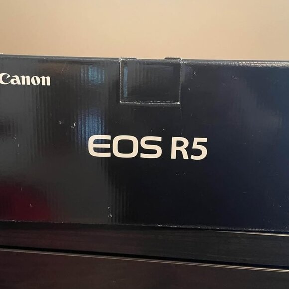 Canon EOS R5 Camera - Picture 9 of 11
